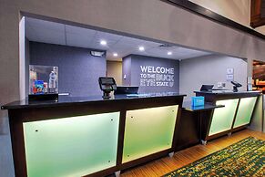 Hampton Inn & Suites Cleveland-Airport/Middleburg Heights