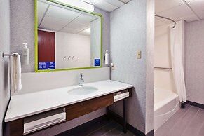 Hampton Inn & Suites Cleveland-Airport/Middleburg Heights
