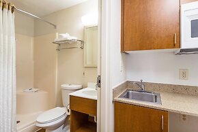 HomeTowne Studios by Red Roof Houston - West Oaks/ Energy Corridor