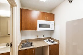 HomeTowne Studios by Red Roof Houston - West Oaks/ Energy Corridor