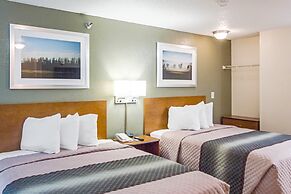 HomeTowne Studios by Red Roof Houston - West Oaks/ Energy Corridor