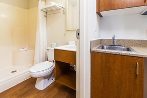 HomeTowne Studios by Red Roof Houston - West Oaks/ Energy Corridor