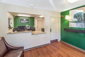 HomeTowne Studios by Red Roof Houston - Northwest