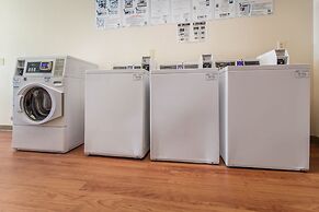 HomeTowne Studios by Red Roof Houston - Northwest