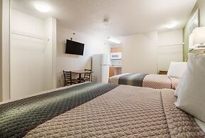 HomeTowne Studios by Red Roof Houston - Northwest