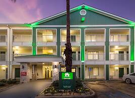 HomeTowne Studios by Red Roof Houston - Northwest