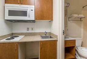 HomeTowne Studios by Red Roof Houston - Northwest