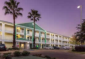 HomeTowne Studios by Red Roof Houston - Northwest