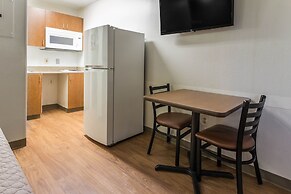 HomeTowne Studios by Red Roof Houston - Northwest