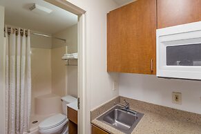 HomeTowne Studios by Red Roof Houston - Northwest