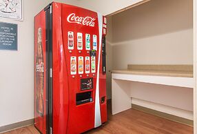 HomeTowne Studios by Red Roof Houston - Northwest