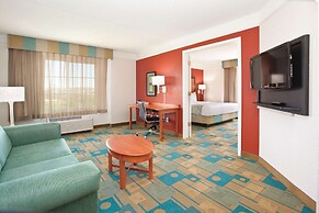 La Quinta Inn & Suites by Wyndham Colorado Springs South AP