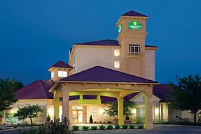 La Quinta Inn & Suites by Wyndham Colorado Springs South AP