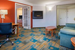 La Quinta Inn & Suites by Wyndham Colorado Springs South AP