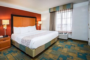 La Quinta Inn & Suites by Wyndham Colorado Springs South AP