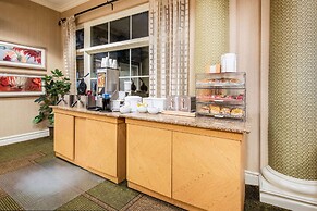 La Quinta Inn & Suites by Wyndham Colorado Springs South AP