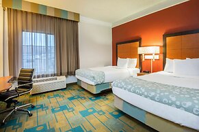 La Quinta Inn & Suites by Wyndham Colorado Springs South AP