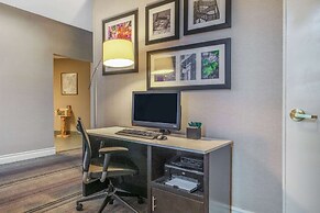 La Quinta Inn & Suites by Wyndham Pueblo