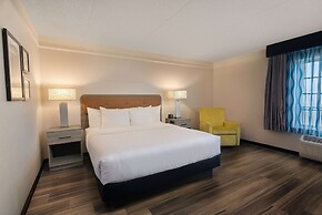 La Quinta Inn & Suites by Wyndham Miami Airport West