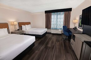 La Quinta Inn & Suites by Wyndham Miami Airport West