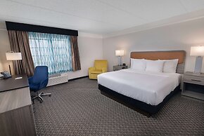 La Quinta Inn & Suites by Wyndham Miami Airport West