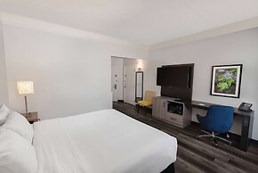La Quinta Inn & Suites by Wyndham Miami Airport West