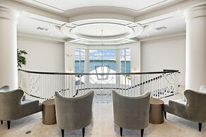 Woodmark Hotel and Still Spa