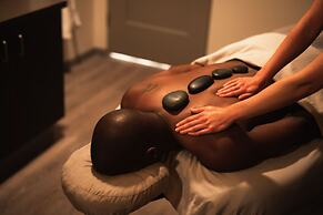 Woodmark Hotel and Still Spa