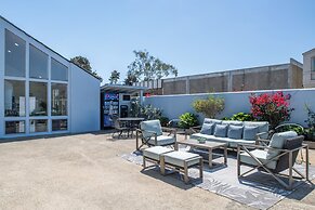 Cannery Row Inn