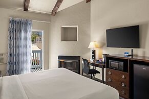 Cannery Row Inn
