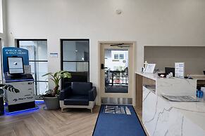 Cannery Row Inn