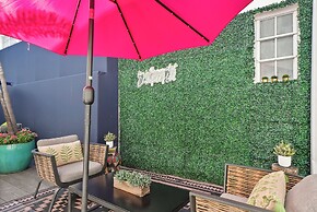 Chesterfield Hotel & Suites