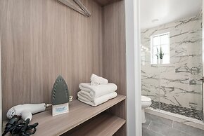 Chesterfield Hotel & Suites