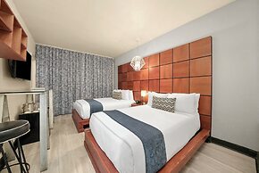 Chesterfield Hotel & Suites