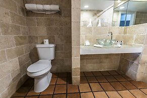 Chesterfield Hotel & Suites