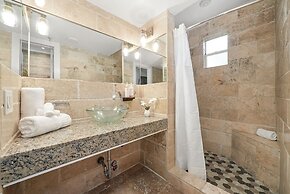 Chesterfield Hotel & Suites