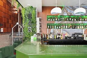 Chesterfield Hotel & Suites