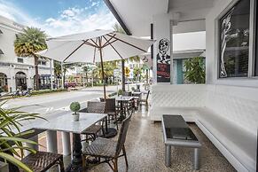 Chesterfield Hotel & Suites