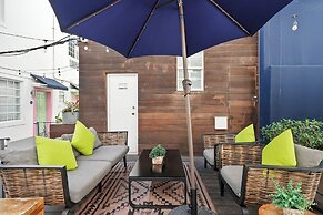 Chesterfield Hotel & Suites