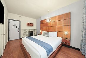 Chesterfield Hotel & Suites