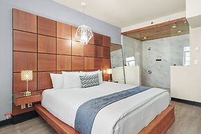 Chesterfield Hotel & Suites