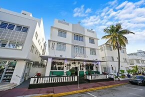 Chesterfield Hotel & Suites