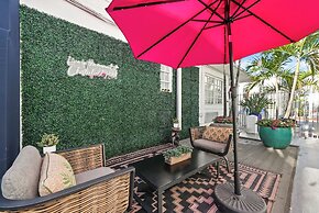 Chesterfield Hotel & Suites