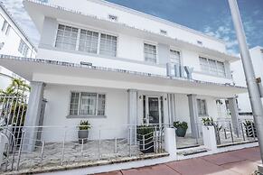 Chesterfield Hotel & Suites