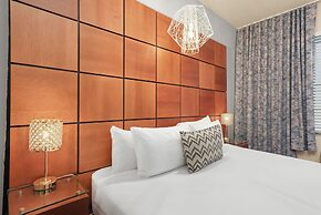 Chesterfield Hotel & Suites