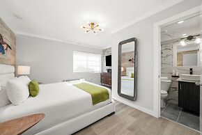Chesterfield Hotel & Suites