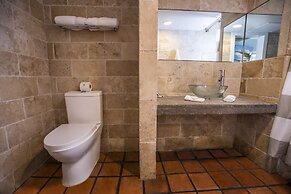 Chesterfield Hotel & Suites