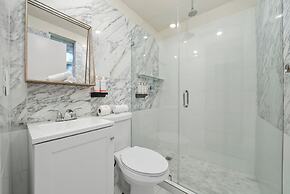 Chesterfield Hotel & Suites