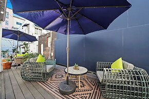 Chesterfield Hotel & Suites