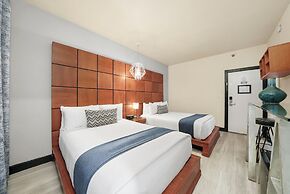 Chesterfield Hotel & Suites
